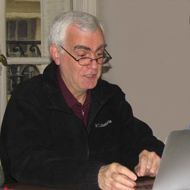 Une image contenant personne, Visage humain, int�rieur, habits

Le contenu g�n�r� par l�IA peut �tre incorrect.