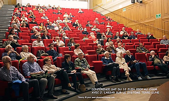 Une image contenant habits, personne, auditorium, btiment

Description gnre automatiquement