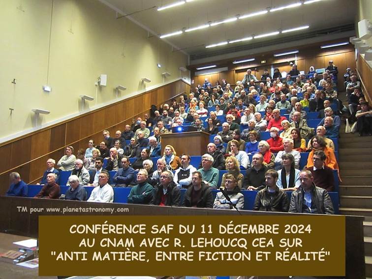 Une image contenant texte, habits, personne, int�rieur

Description g�n�r�e automatiquement