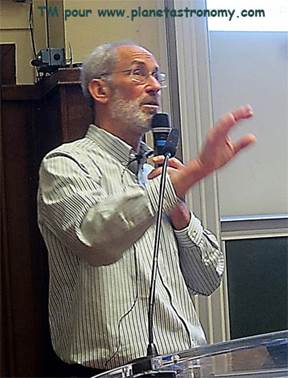 Une image contenant microphone, habits, personne, Visage humain

Le contenu g�n�r� par l�IA peut �tre incorrect.