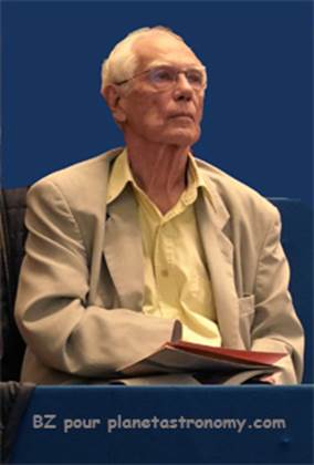 Une image contenant Visage humain, habits, personne, homme

Le contenu g�n�r� par l�IA peut �tre incorrect.