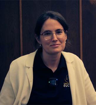 Une image contenant Visage humain, personne, habits, capture d��cran

Le contenu g�n�r� par l�IA peut �tre incorrect.