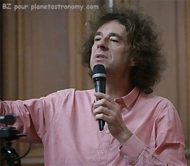 Une image contenant personne, Visage humain, habits, �quipement audio

Le contenu g�n�r� par l�IA peut �tre incorrect.