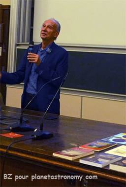 Une image contenant habits, int�rieur, personne, texte

Le contenu g�n�r� par l�IA peut �tre incorrect.